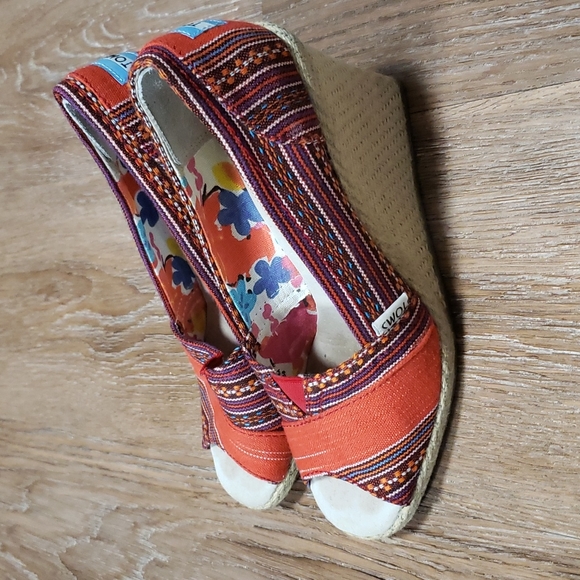 (6.5W) Toms Classic Canvas Peep Toe Wedge Colorful Bohemian Vacation Beach - Picture 9 of 12